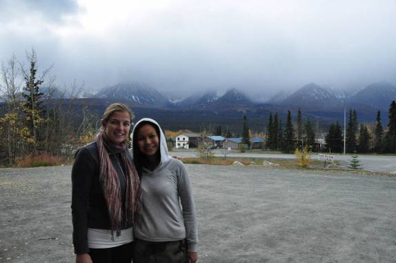 Nossa simpática amiga Karrie, da etnia Tutchone, em Haines Junction, no Yukon - Canadá